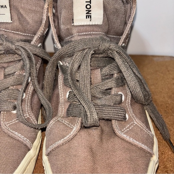 Cariuma Pantone Unisex Beige Tan High-Top Sneakers Men's 6.5 Women's 8 Lace Up - Picture 5 of 14